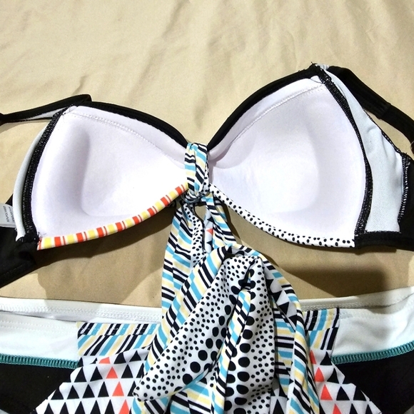 Tribal Print ✦ Two-Way Front Tie Bikini Set ✦ Geometric Stripe + Padded Wireless - Picture 10 of 16